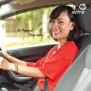 10 Tips Aman Menyetir Untuk Wanita Pemula